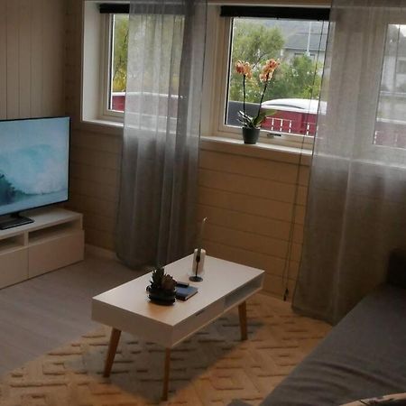 Nyrenovert Leilighet Med Gratis Parkering Лекнес Екстериор снимка